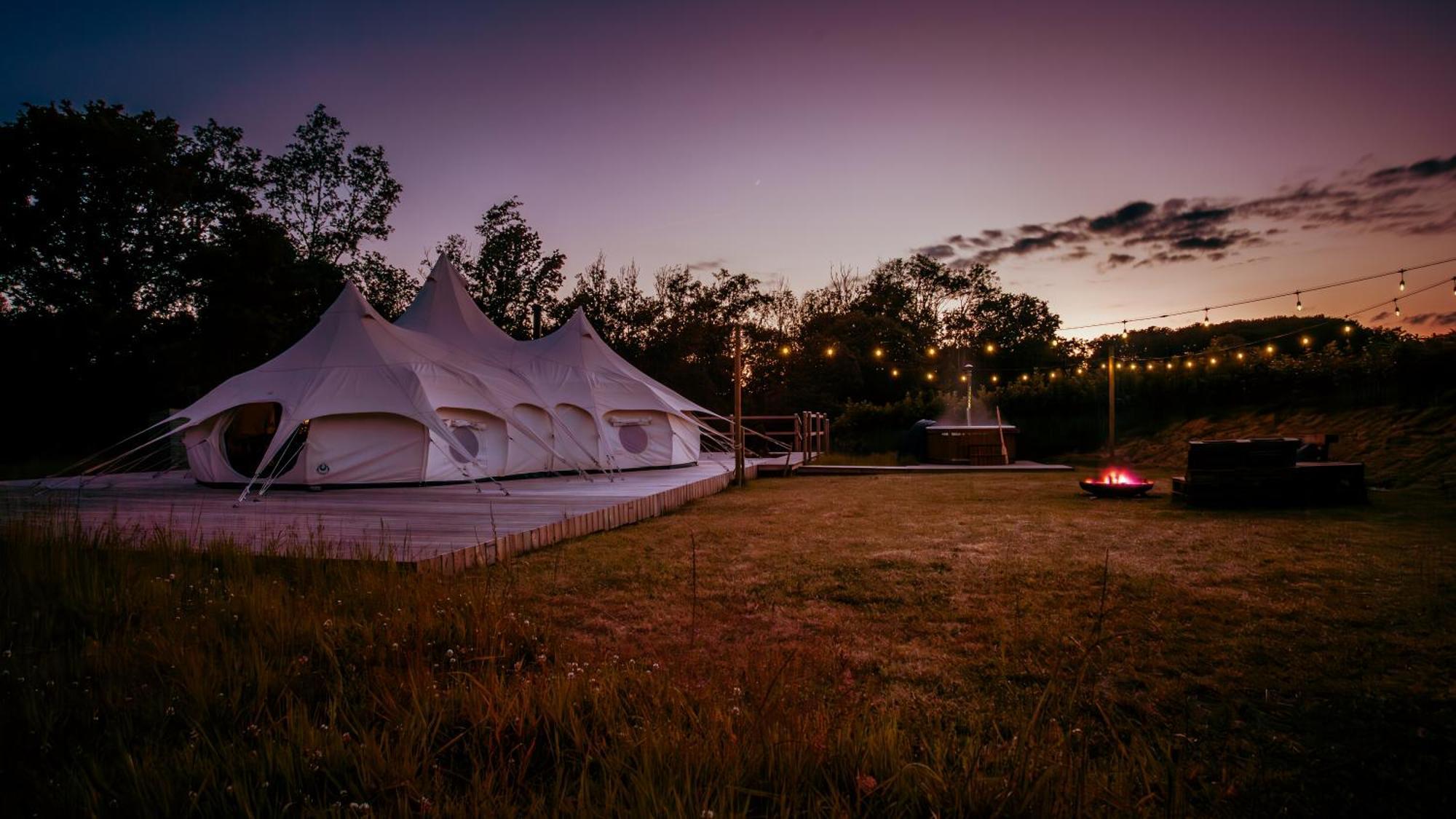 Вілла Luxury Glamping Retreat In Баттл Екстер'єр фото