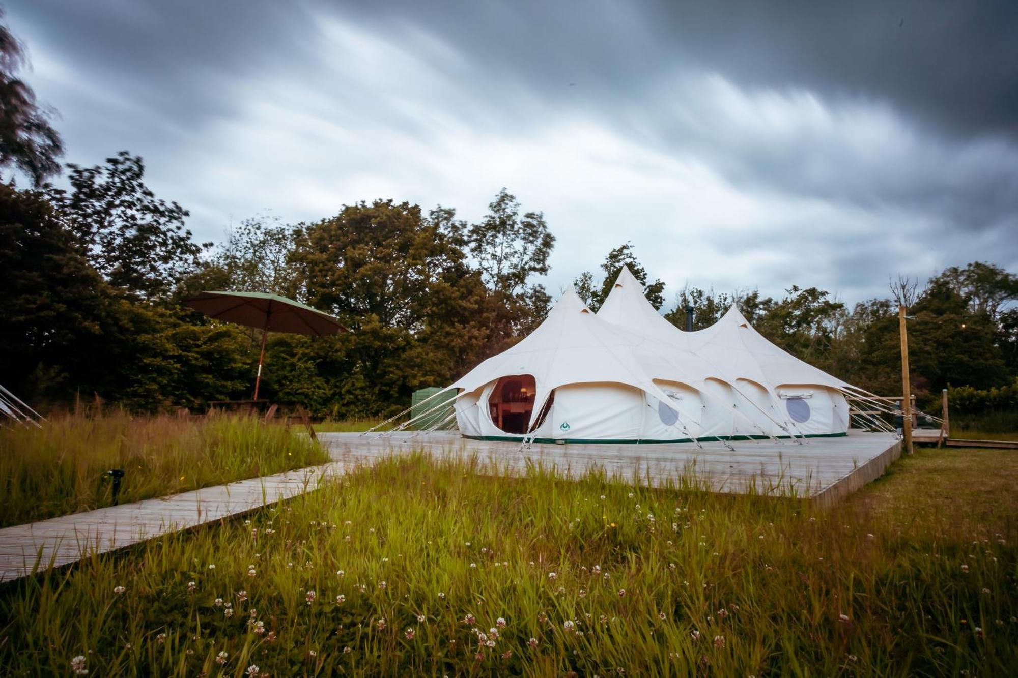 Вілла Luxury Glamping Retreat In Баттл Екстер'єр фото
